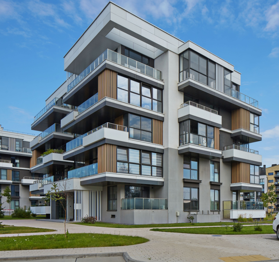 Evaluating the Risks and Rewards of Investing in Multifamily Real Estate