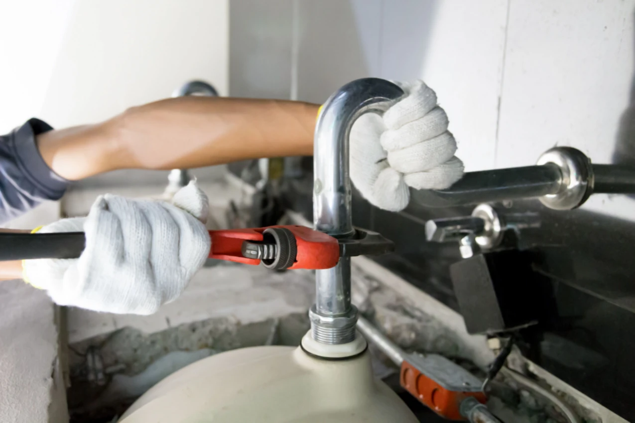 Fixing pipe Shutterstock_2509118903