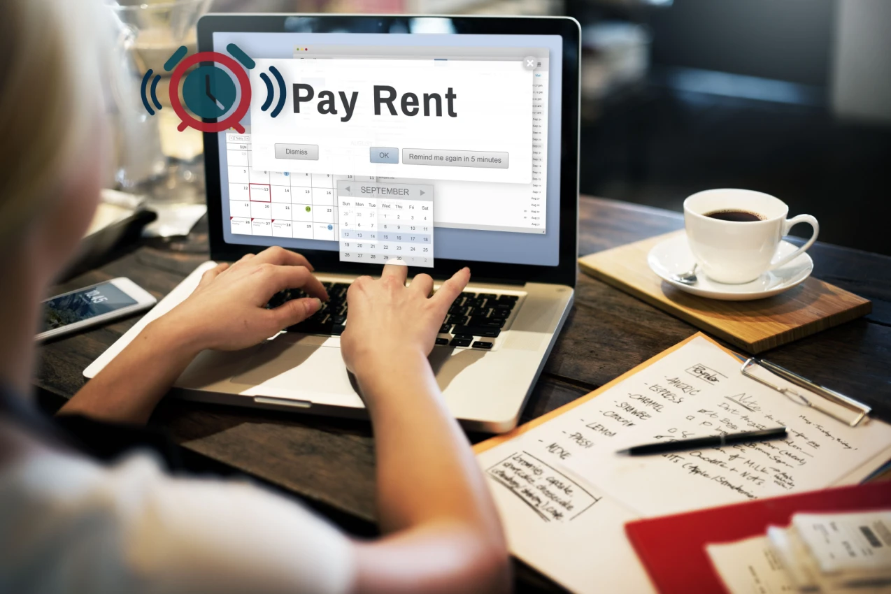 Pay rent reminder online Shutterstock_436900840