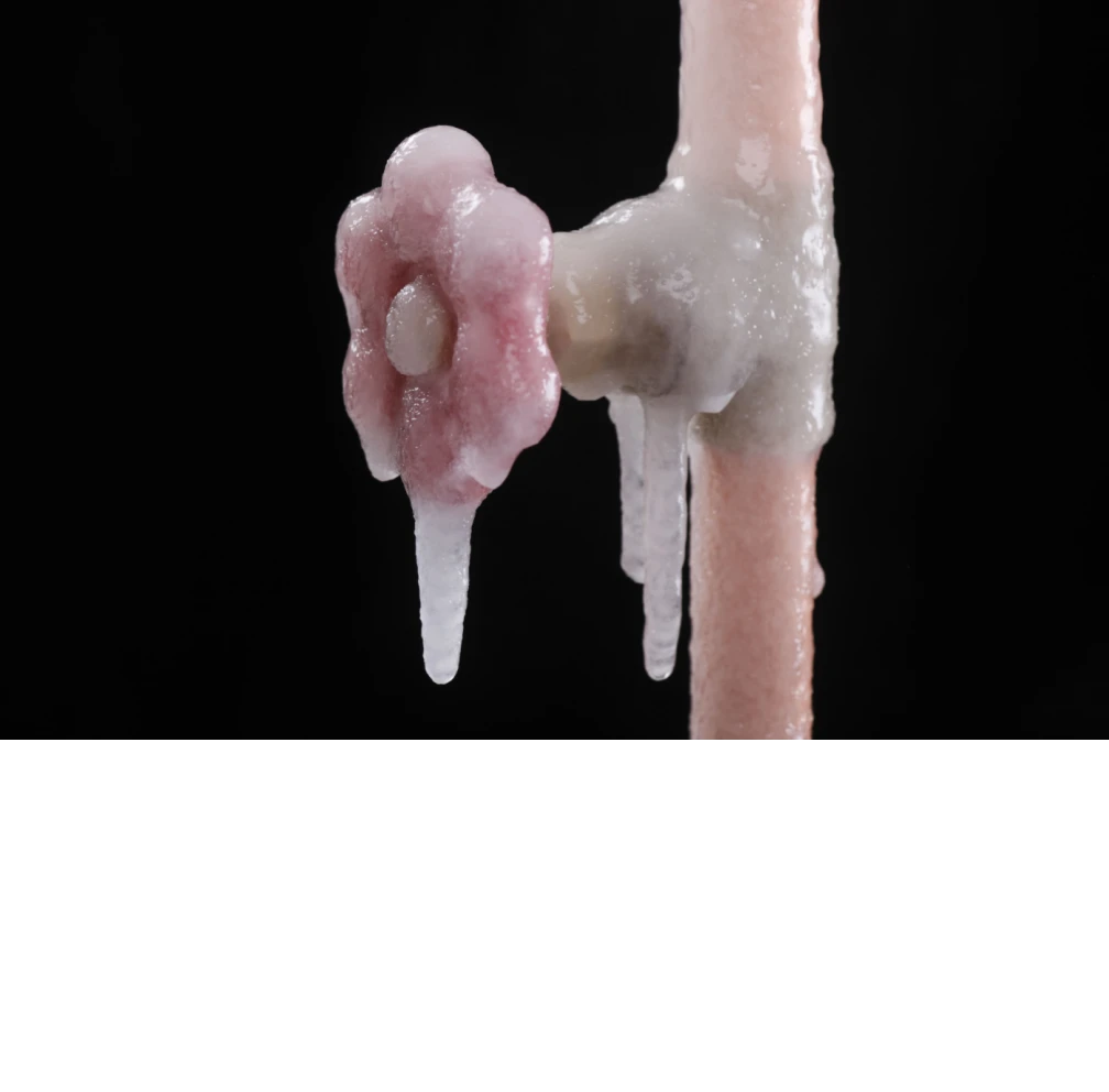 Frozen pipe Shutterstock_212928436 (1)