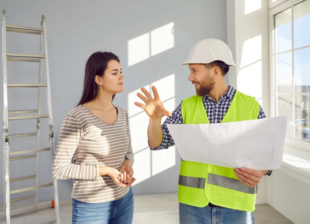 _Meet with contractor Shutterstock_2465042163