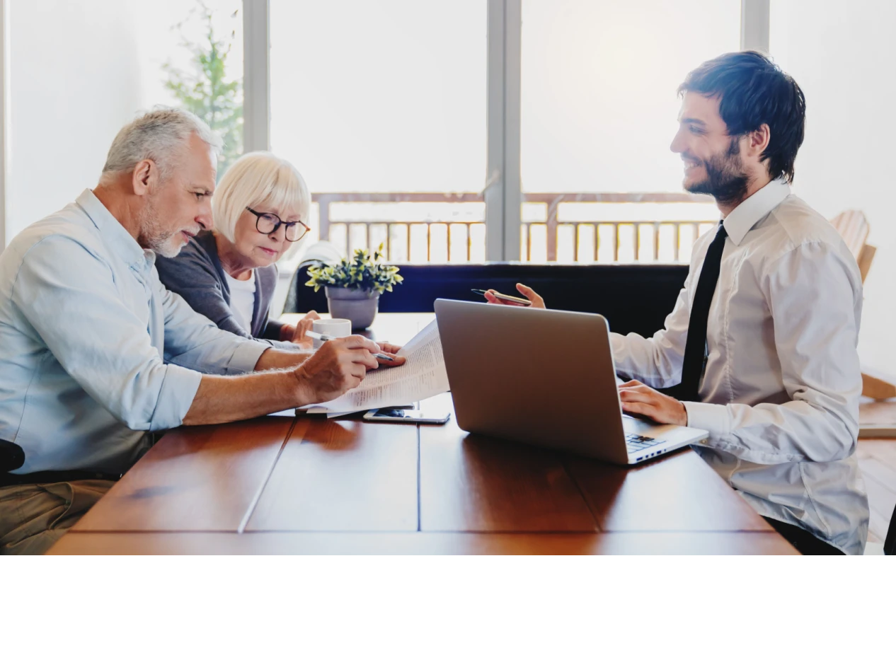 Signing lease Shutterstock_2581103395