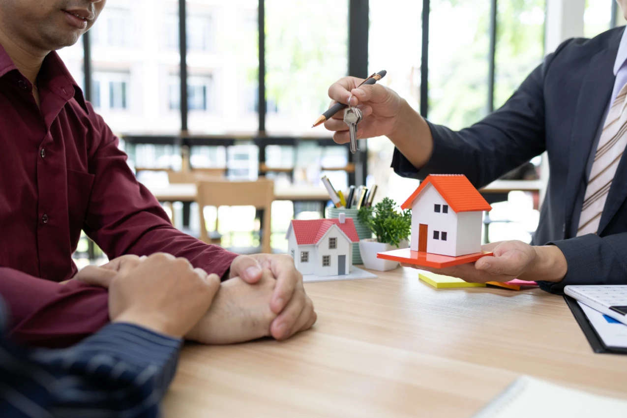 Rent house Shutterstock_2635265449