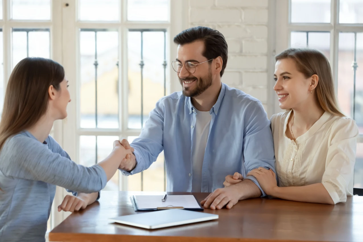 Signing lease Shutterstock_1917296060
