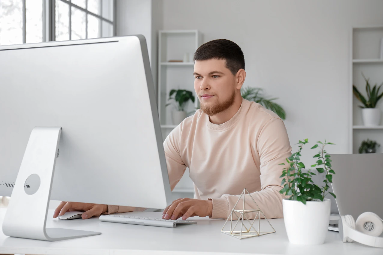Man at computer shutterstock_2573914505