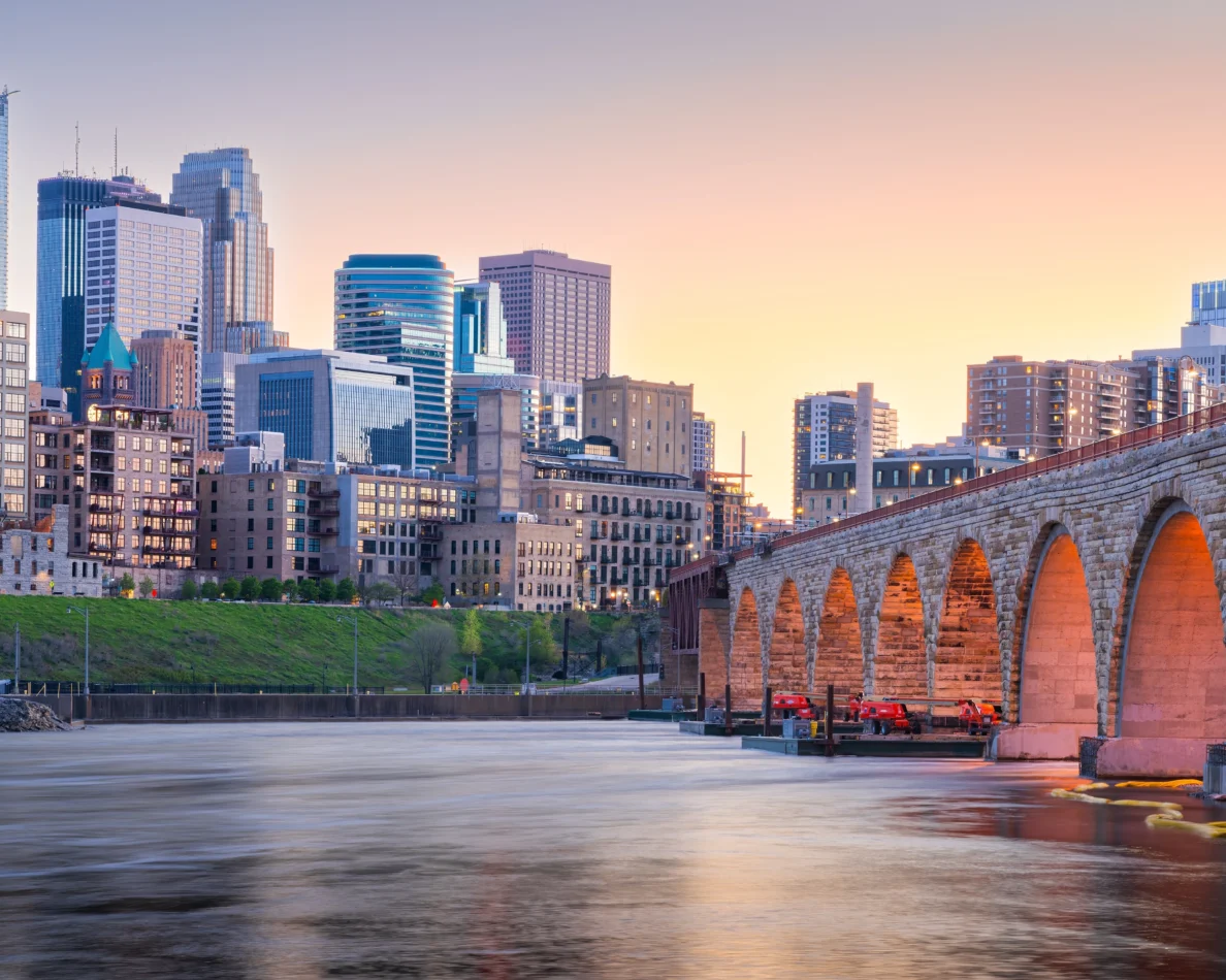 Minneapolis shutterstock_2476995859