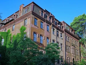 Chicago’s Older Apartments Are Running Out Of Room To Raise Rent