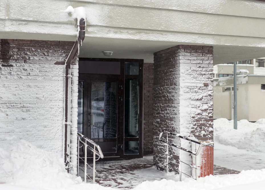 Snowy bldg entrance shutterstock_1247023768