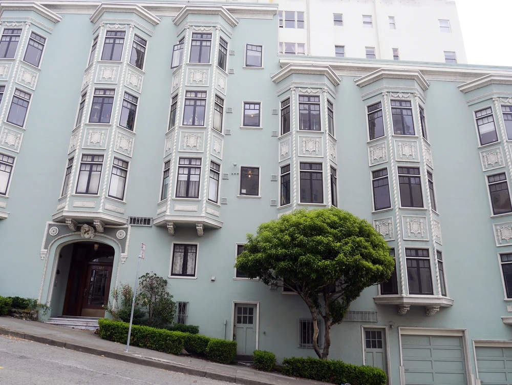 San Francisco apt. bldg shutterstock_2698438061